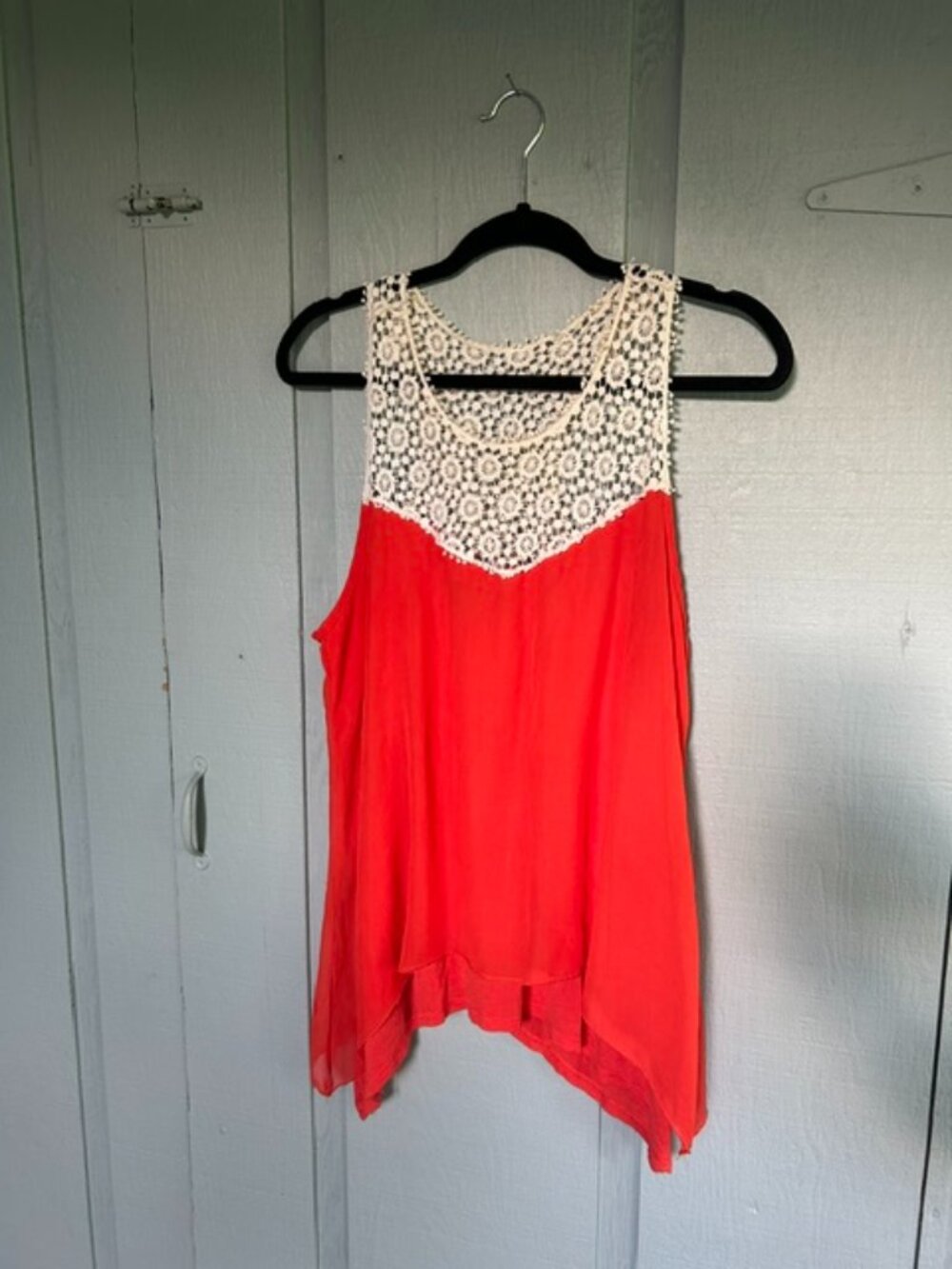 Coral Crochet Lace Sleeveless Sharkbite Tank Top | Size M